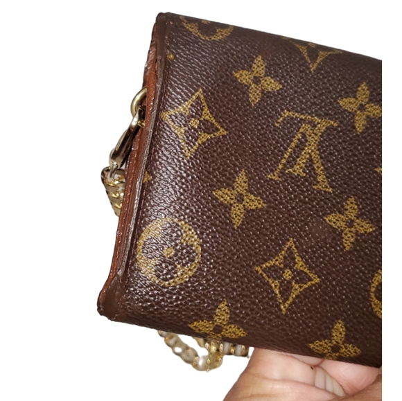 LOUIS VUITTON SARAH WALLET - Picture 7 of 11